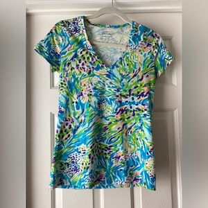 Lilly Pulitzer V-Neck T-Shirt size small